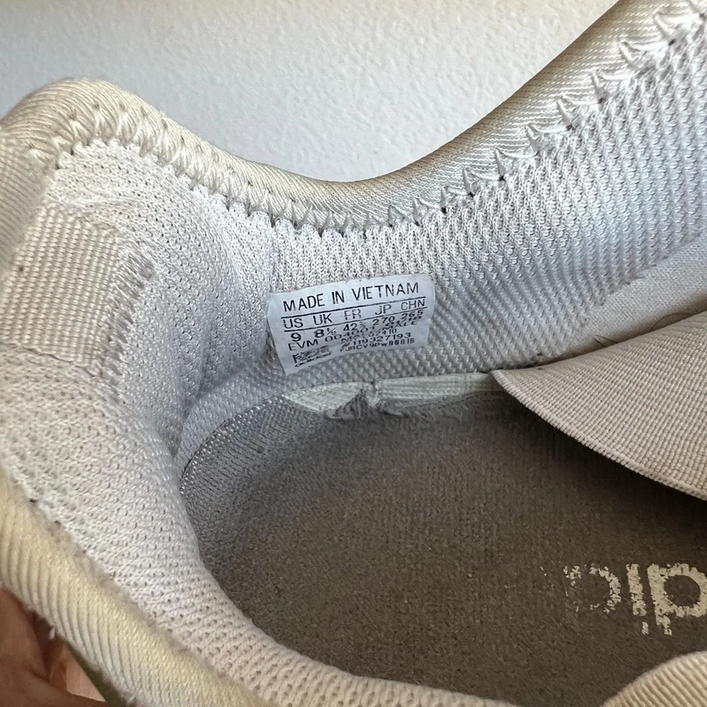 Adidas Sneakers size 9 - Picture 8 of 9